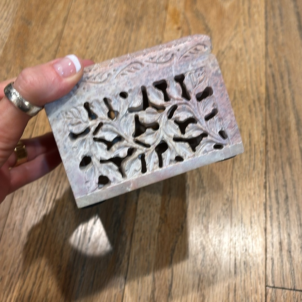 Hand Carved Natural Soap Stone box - Picture 4 of 10